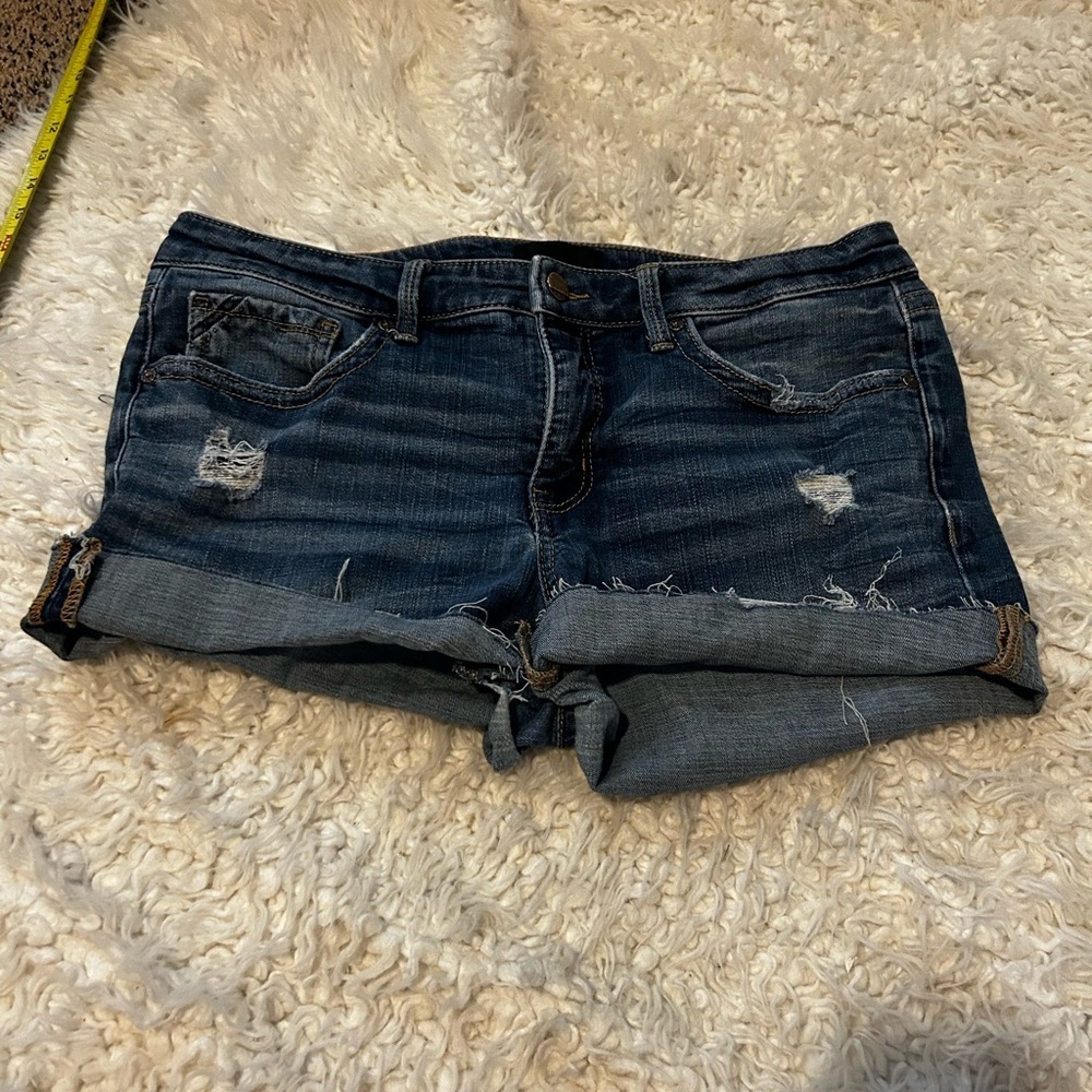Buckle Black 32 cut off shorts flaw thin inner seam